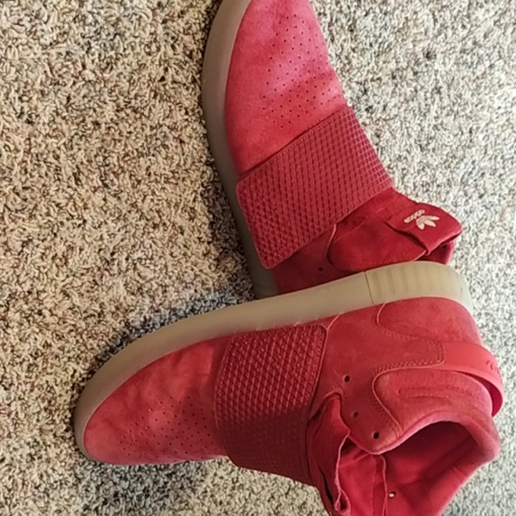 Red Adidas suede hightops - Picture 4 of 9